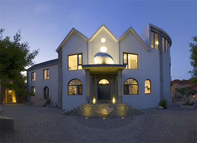 天津薊縣西井峪風景中的雞蛋民宿，建在山上的藝術的風景，沉穩而高雅。