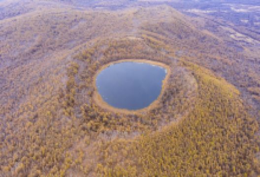 阿尔山天池景点图片