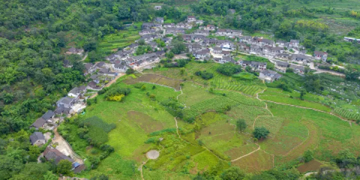 雨補魯天坑風景區