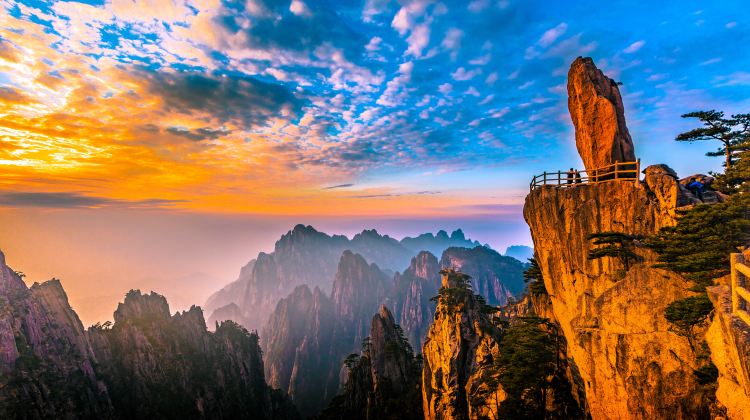 5-Day Huangshan Scenic Area + Hongcun Village + Xidi + Wuyuan Huangling