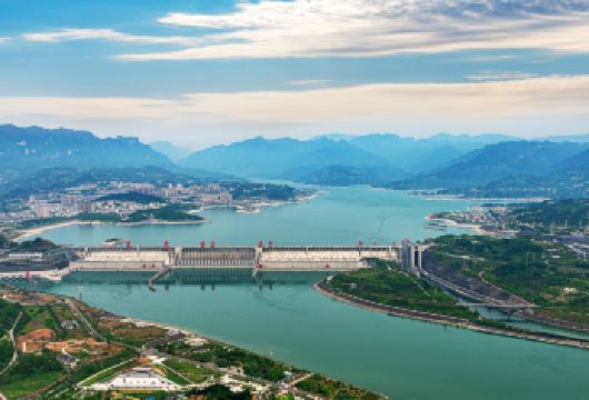 三峡大坝旅游区一日活动【可选升船机 含35元必消景交车 】【三峡水电站是目前世界上规模水电站和清洁能源基地，三峡水电站的功能有十多种，航运、发电、种植等，】