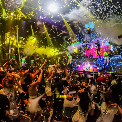 曼谷旅游之不可错过的曼谷不夜城体验:酒吧串游,以酒会友