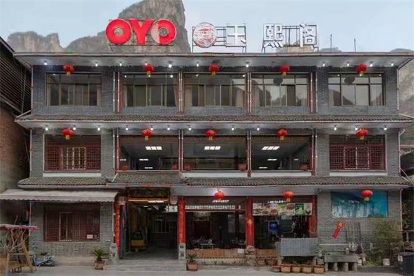 误入河南辉县郭亮村，住万仙山玉煕阁民宿，自驾穿越挂壁公路！