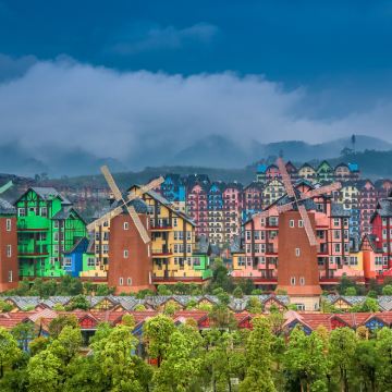 河源巴伐利亚庄园一日游【欧式建筑、城堡、风车、超美山水风景】