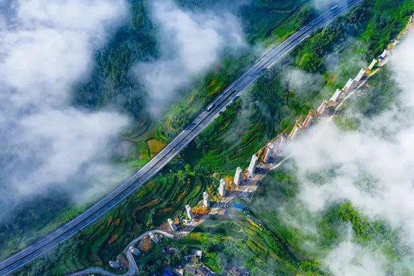 乘着最美高铁游神秘湘西,张家界,凤凰古城,芙蓉镇,你最想去哪