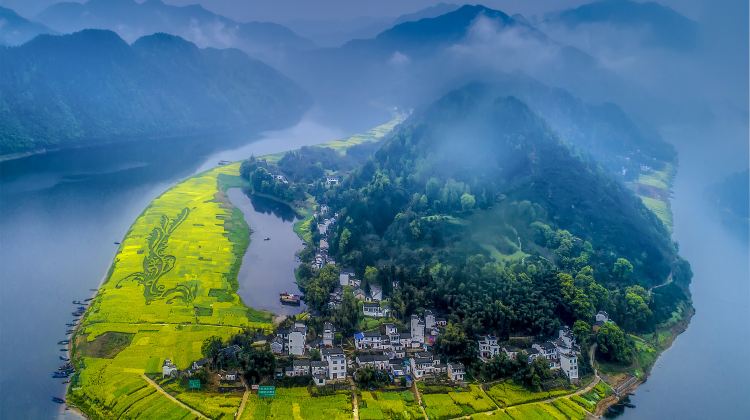 5-Day Huangshan Scenic Area + Chengkan Village+Xin' an River Landscape Gallery + Yangchang Tulou Buildings + Xixinan Scenic Area