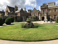 苏格兰游记图片] 司各特故居，一座壮观的枕水庄园