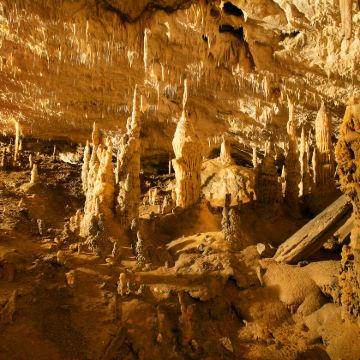 斯洛文尼亚卢布尔雅那+波斯托伊纳溶洞+布莱德湖+博希尼湖+皮兰7日6晚私家团