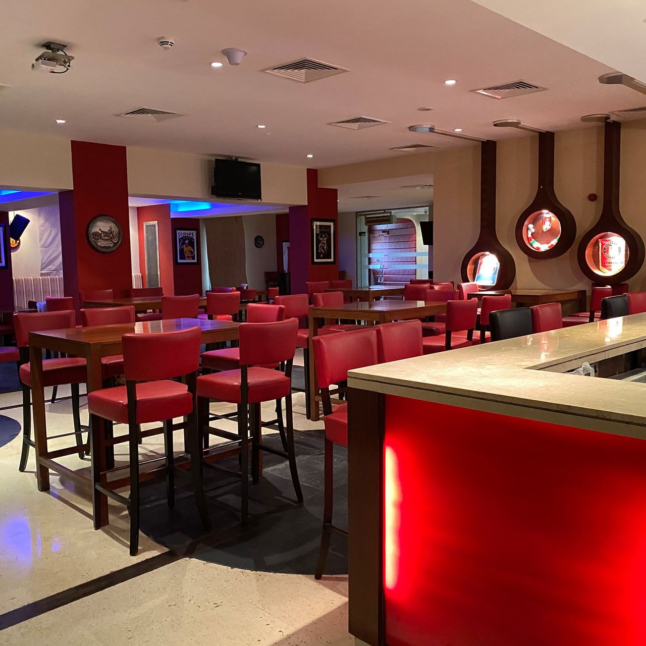 The Resident Bar and Lounge - Crowne Plaza Sohar