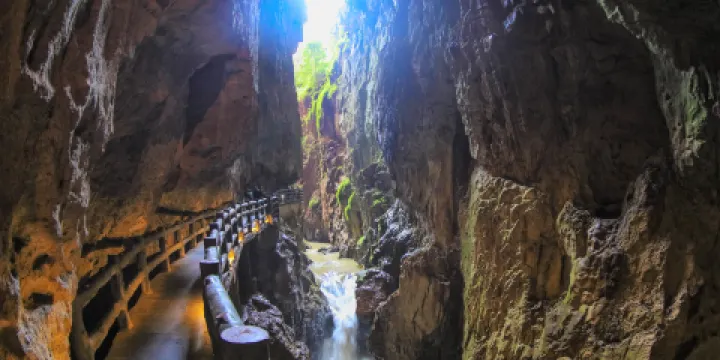 九鄉風景區—天險棧道