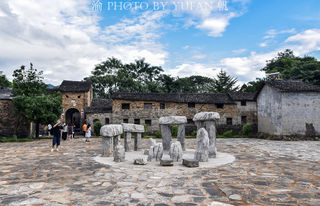 粤湘交界处有个八卦村,曾是茶盐古道重镇,如今鲜为人知成无人村
