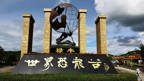 龍柱擎天