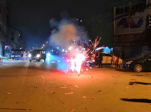 永兴街头去,除夕夜里游