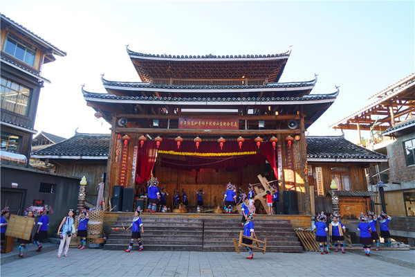 中国三省交界处的神秘侗寨，有世界规模最大风雨桥，过年要偷新娘