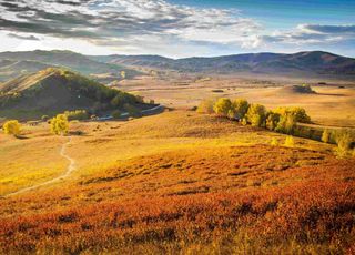 这条绝美的小众路线，穿越油画般草原，还能打卡《甄嬛传》取景地！