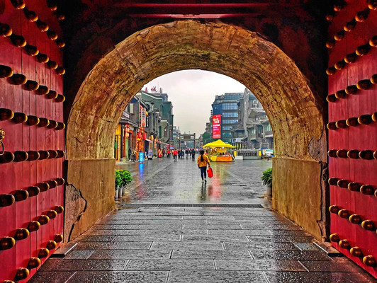 雨中闲逛桂林正阳步行街，且行且寻，穿越正阳街的前世今生