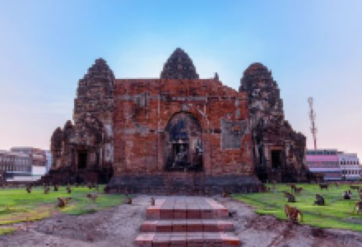 三峰塔景点图片