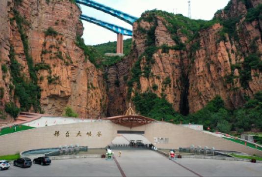 中国邢台大峡谷+邢台峡谷漂流一日游【石家庄出发】【6人同船/全程8.8公里/落差128米/爽漂3小时，全程感受澎湃刺激而安全的漂流】