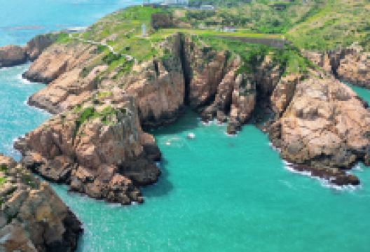 东崖绝壁景点图片