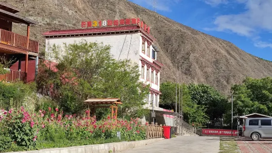 巴塘318自駕遊營地