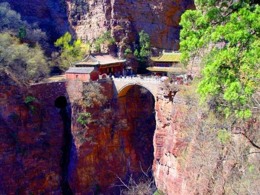 河北旅游:太行奇峰苍岩山(图)