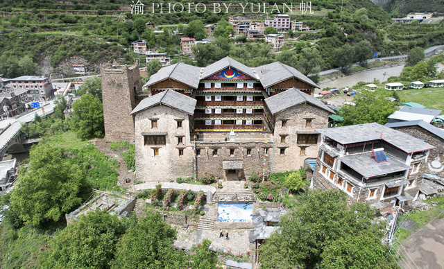 藏在川西大山里的城堡，外国人惊叹为东方建筑奇观，红军长征时曾居住于此