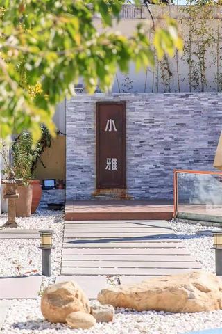 北京怀柔青龙峡小雅山居客栈，占地1500余平自带小溪，美的像精灵小屋