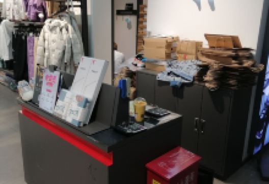 乔丹体育(居延路社区南)购物图片