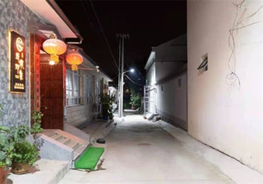 北京延庆板泉印象精品民宿,阁楼平台就能眺望到远方的高山美景!