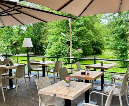 Gasthof Hinterbrühl Beer Garden