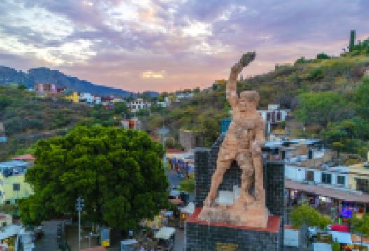 皮皮拉纪念碑景点图片