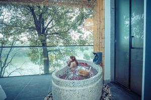 嘉鱼游记图文-武汉一夜入冬何不开启免费的温泉之旅，还有禅意的私密汤房等你来泡