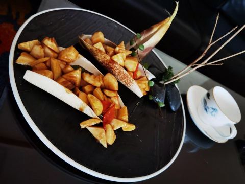 昆明银园酒店(呈贡师大附中高铁南站店)· 呈贡银园·中国菜馆