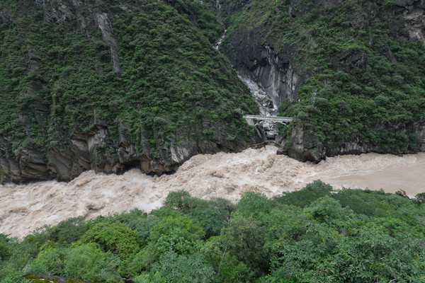 虎跳峡——云南香格里拉游记:雨季游虎跳峡(上虎跳)