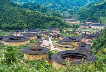 福建土楼(永定)景区一日游【泉州往返丨8人小团丨大鱼海棠】【福建土楼(永定)景区一日游[泉州往返丨丨大鱼海棠]】