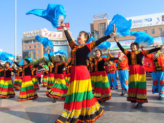 民族采风：贵州红枫湖彝族村寨行（图）