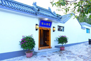 罗庄子镇游记图文-天津蓟县溶洞伴山乡宿民宿，独栋幽静草坪庭院，包院2600超乎想象