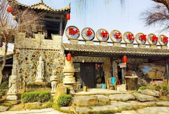 马嵬驿民俗文化体验园一日游*体验现代生活与历史文化完美结合【马嵬驿故址在今陕西省兴平市西北二十三里，相传马嵬本为东晋一武官名，因他在此筑城而命名地名。】