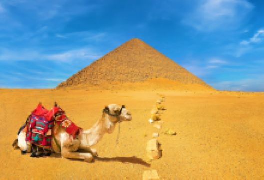 红金字塔景点图片