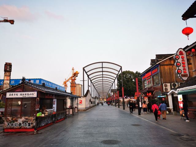 胜利河美食街小吃店实景