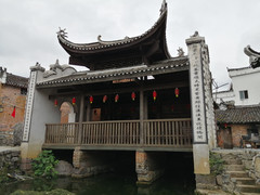 富川游记图片] 钟灵风雨桥有超百年历史了，保护完好，是福溪村里最漂亮的地方