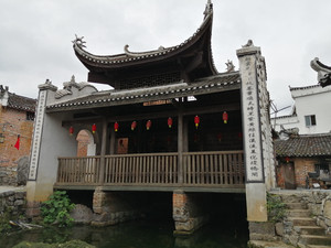 富川游记图文-钟灵风雨桥有超百年历史了，保护完好，是福溪村里最漂亮的地方