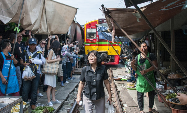 泰国的美功铁路市场