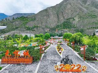 争创国家全域旅游示范区 | 氛围拉满喜迎国庆，汶川满城尽是“中国红”