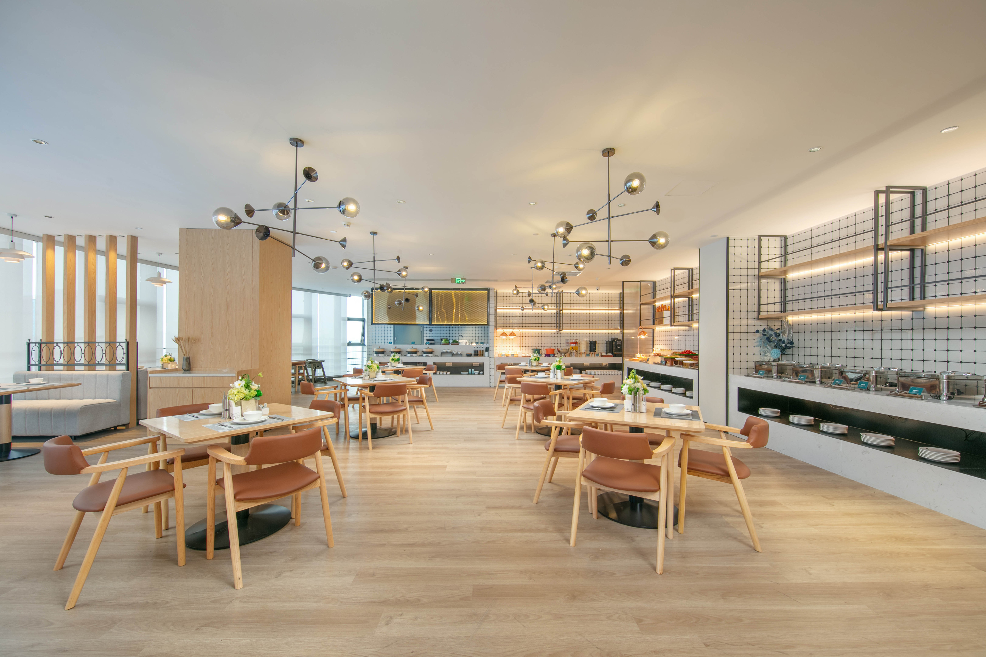 丽怡酒店(广安华蓥山店)·早餐厅餐厅图片