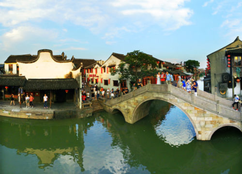 被誉为“江南最美古镇”，犹如一幅古朴秀丽的画卷，让人留恋