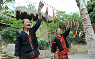 三年之后,我们以这样的方式与过去再见