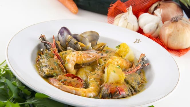 Parador de Santillana Gil Blas. Restaurante El Jardin de Gil Blas餐厅图片