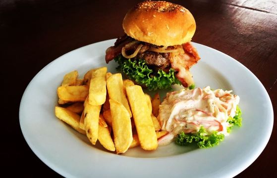 Islander Sports Bar and Restaurant Rawai Phuket