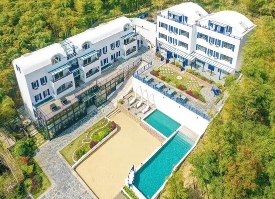 当圣托里尼遇上日本有马——圣岛·莫干温泉美墅专访